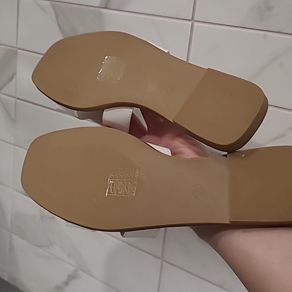 White sandals - Picture 5 of 5